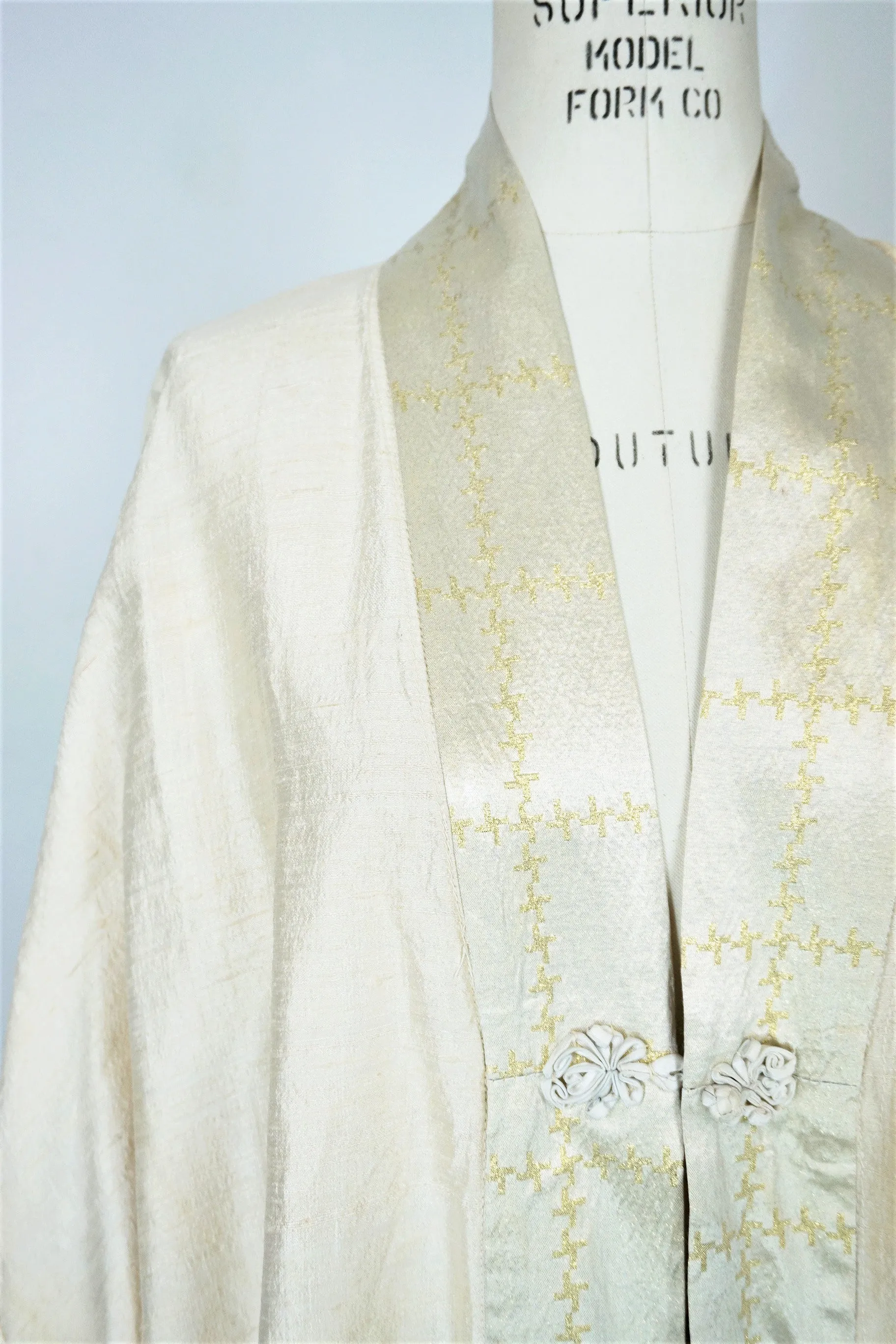 Vintage 1960s Chinese Silk Duster in Gold And Ivory