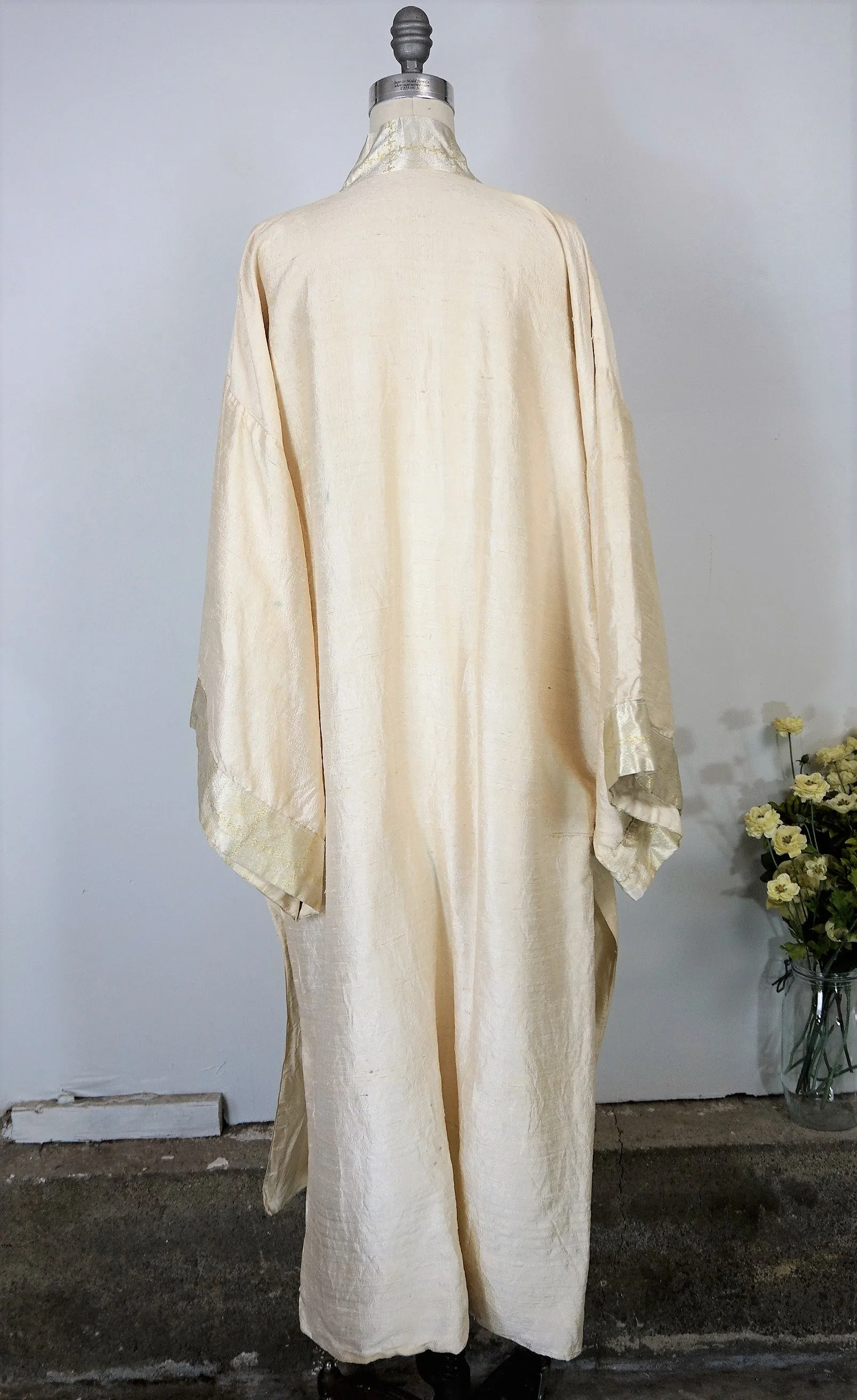 Vintage 1960s Chinese Silk Duster in Gold And Ivory